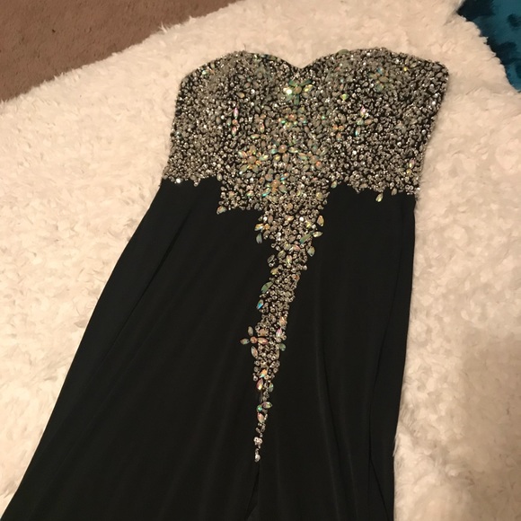 Black beaded slit dresss - Picture 2 of 3